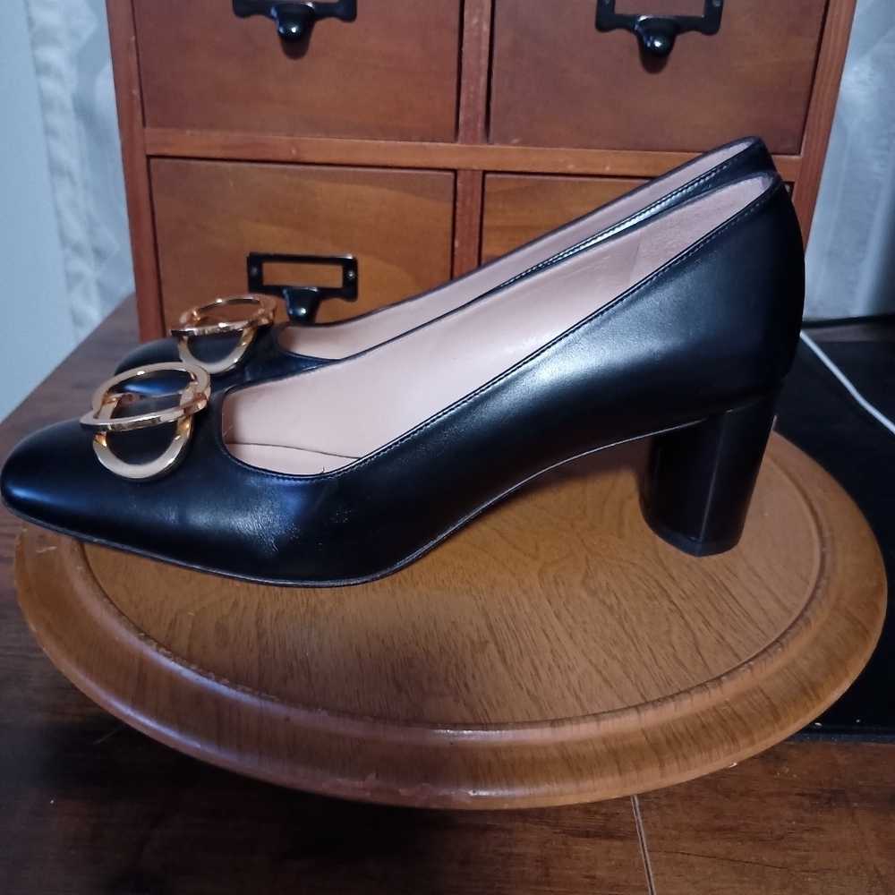 Stuart Weitzman_Black heeled shoes with gold buckle on top_9 - Picture 6 of 8